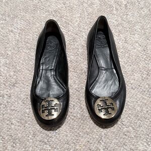 Tory Burch Reva Travel Ballet Flats Black Leather Gold Logo Ballet Flat